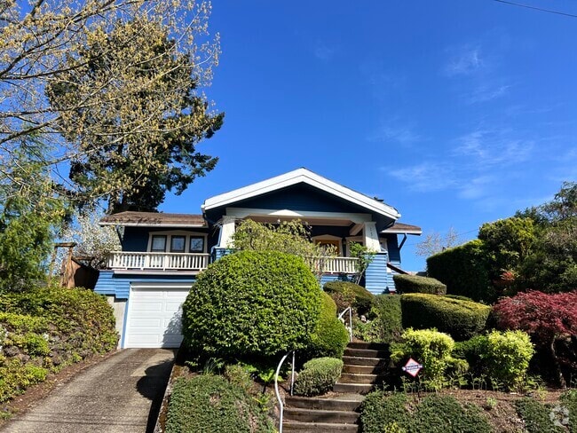 Building Photo - 1310 NE 49th Ave