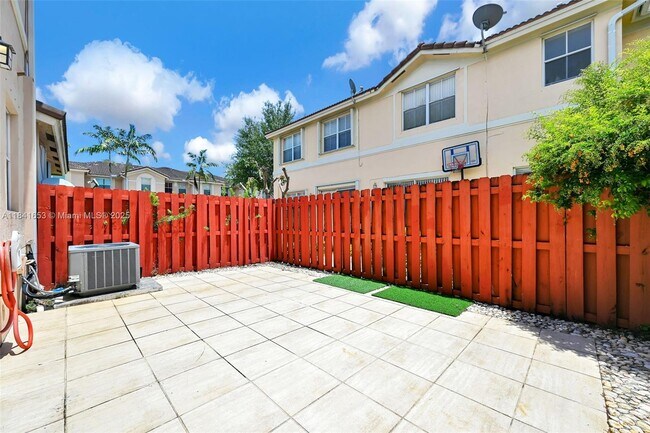 Foto del edificio - 12426 SW 122nd St
