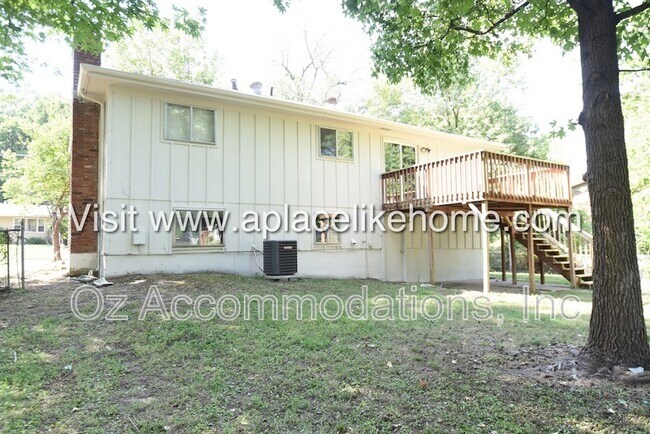 Building Photo - 5521 Perry Ln