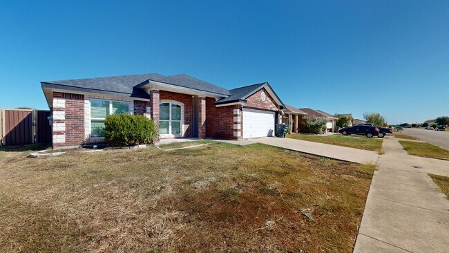 Building Photo - ABSOLUTELY GORGEOUS 4 BEDROOM GEM BY FORT ...
