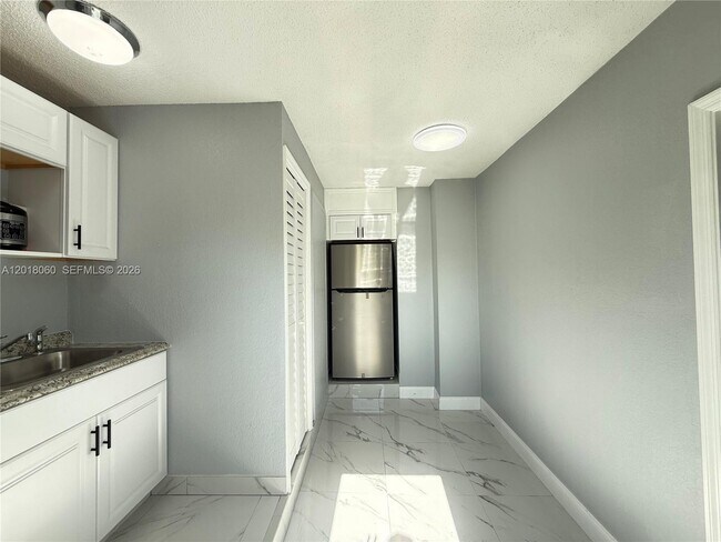 Foto del edificio - 5137 NW 28th St