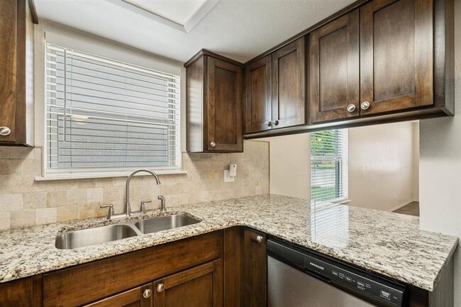 Building Photo - 111 Rhonda St