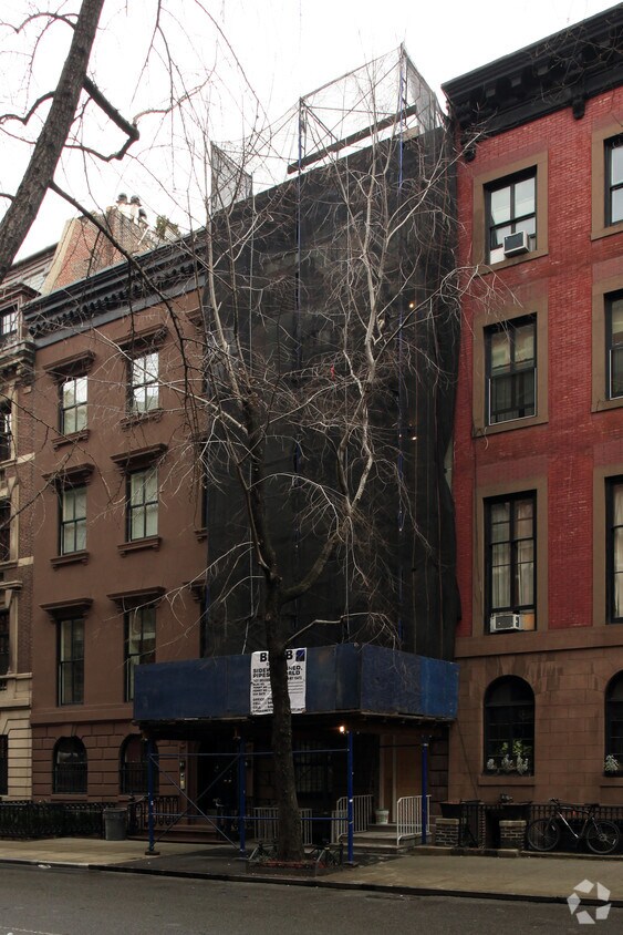 Building Photo - 45 W 9th St