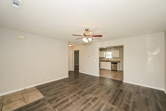 Foto del edificio - 2611 Hawk Eye Ct