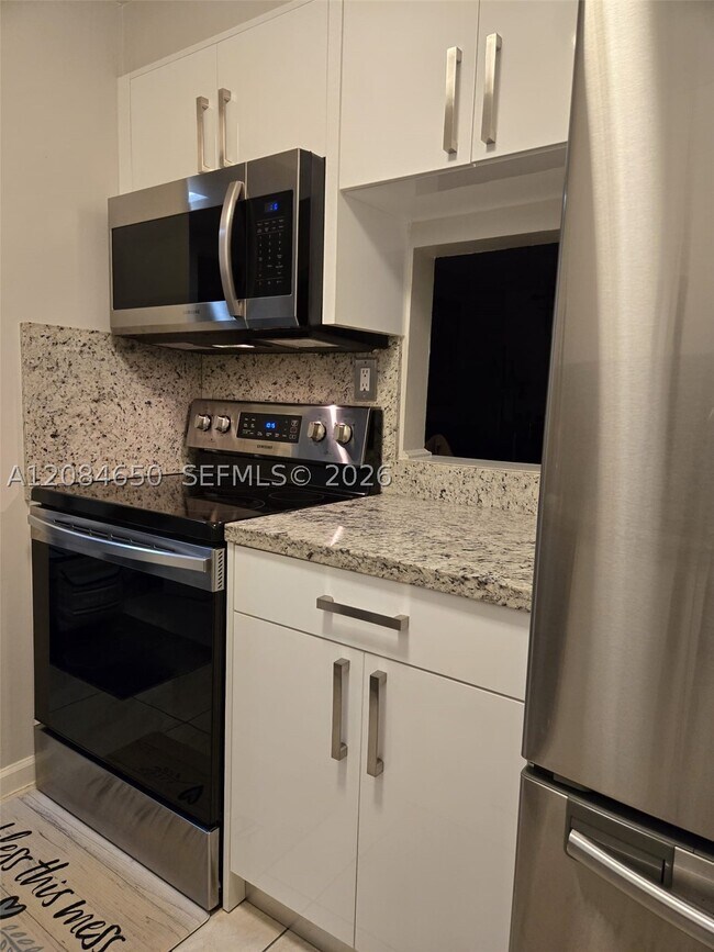Foto del edificio - 14321 N Kendall Dr