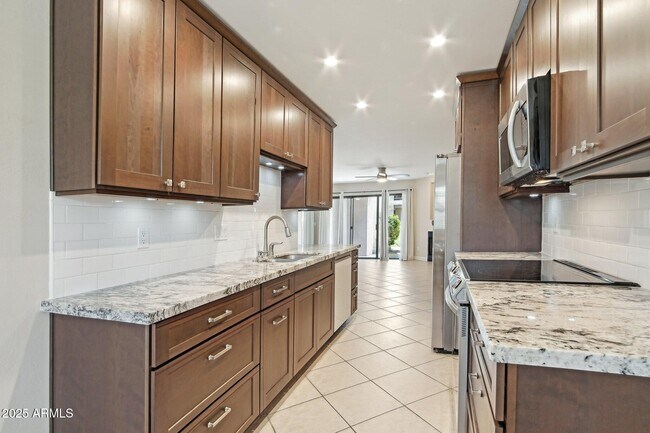 Foto del edificio - 5998 N 78th St
