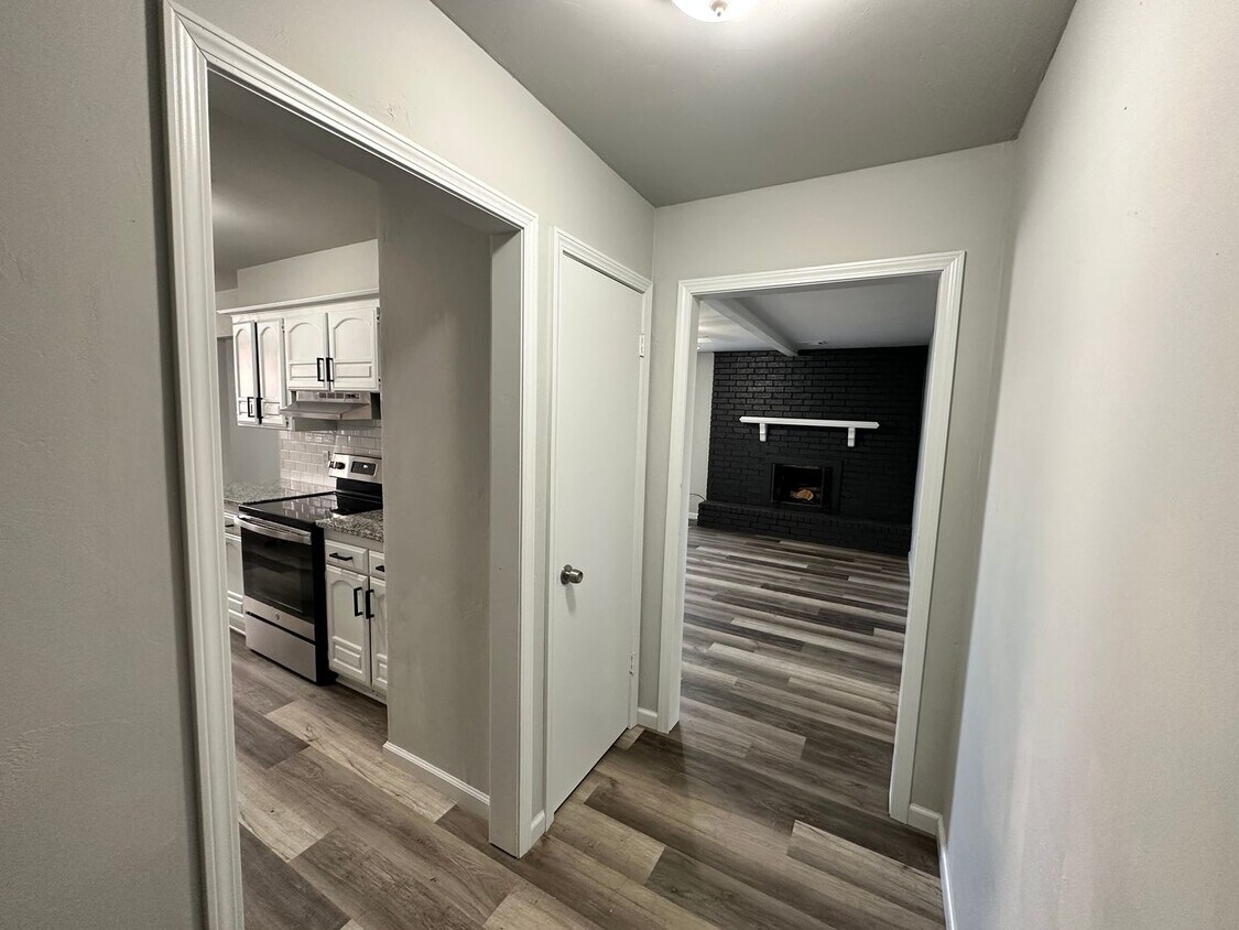 Foto principal - Remodeled 3bed/2bath Home Available in Yuk...