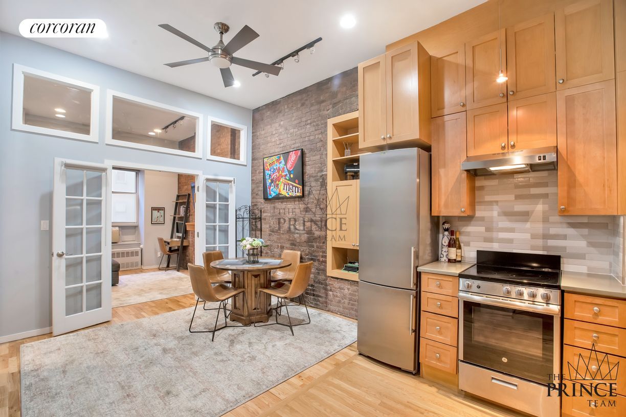 Primary Photo - 23 E 10th St