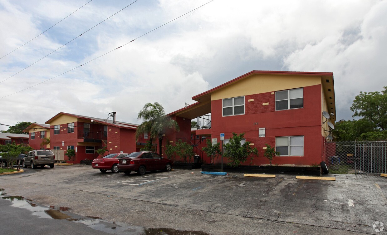 100 NW 7th terrier - 100 NW 7th Ter