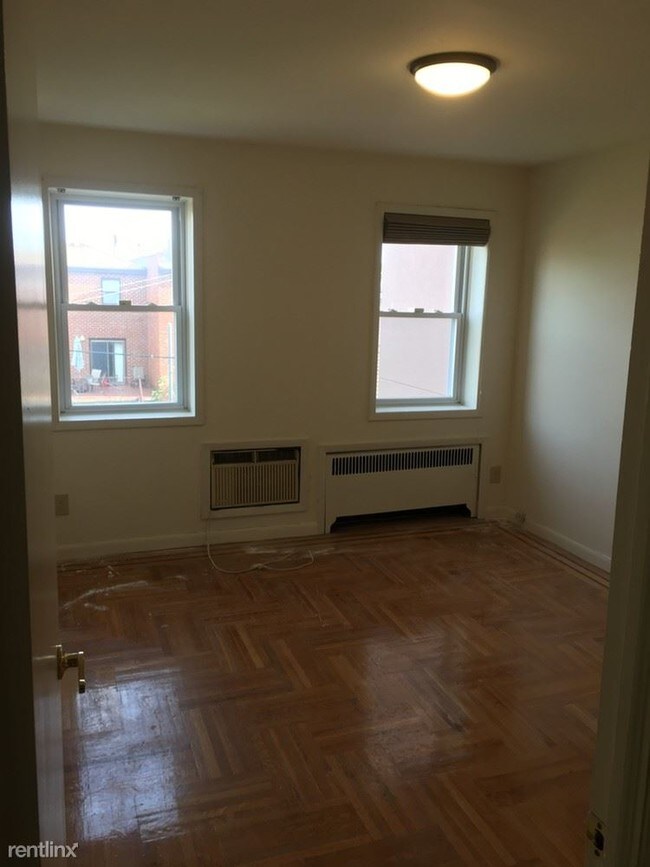 Foto del edificio - 752 Logan Ave