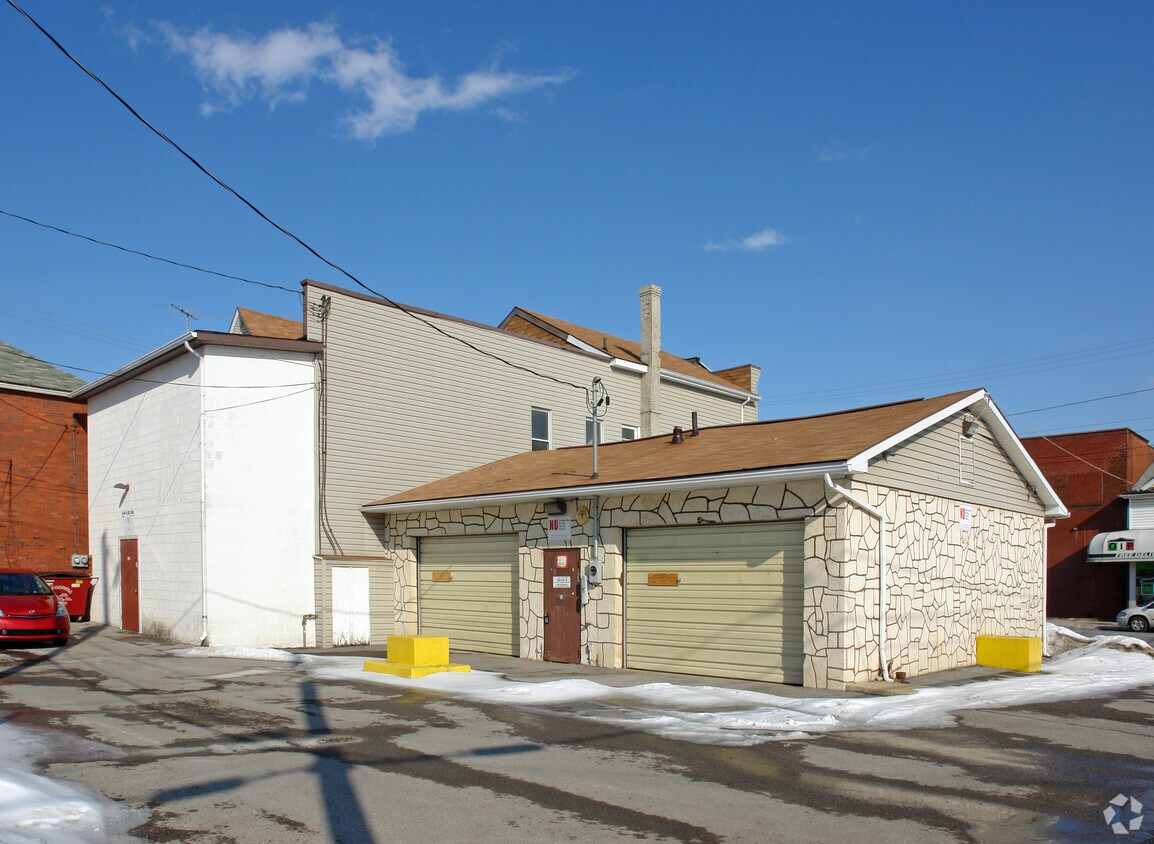 Building Photo - 617 N 2nd St