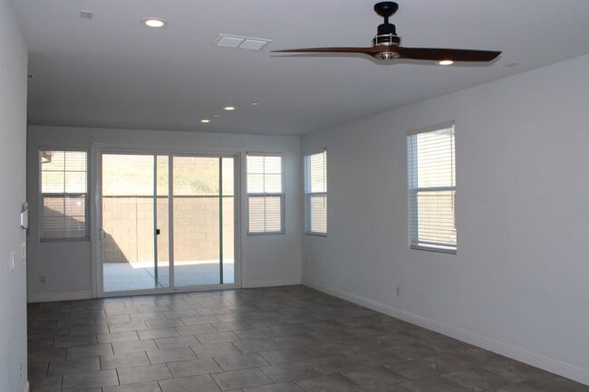 Foto del edificio - 1345 Orchid Ct