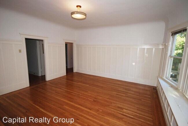 Building Photo - 1105 Bayswater Ave