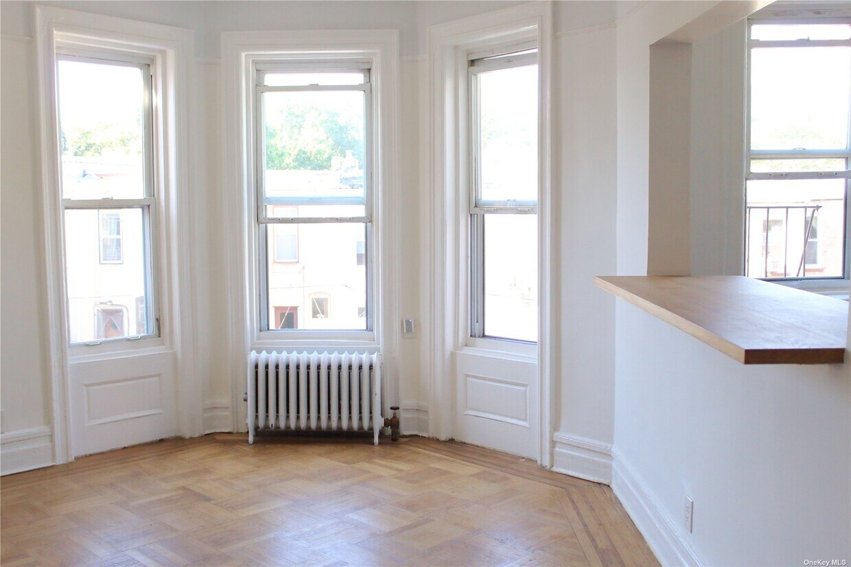Primary Photo - 927 Lincoln Pl