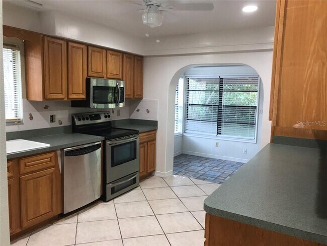 Building Photo - 1823 Thornwood Ct