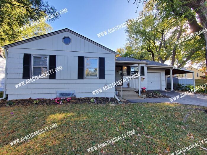 Foto principal - MOVE IN SPECIAL!! 4 Bedroom 2 Bath Ranch i...