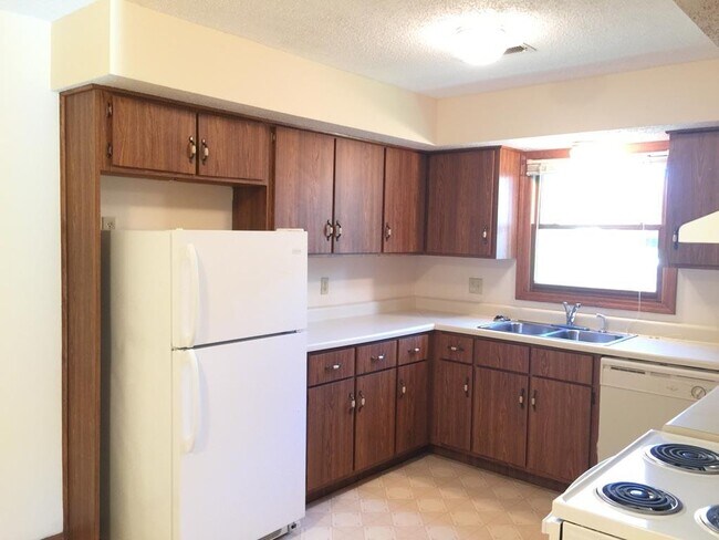 Building Photo - Sugar Wood