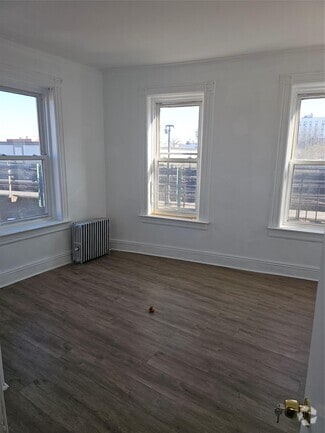 Building Photo - 176 Barbey St
