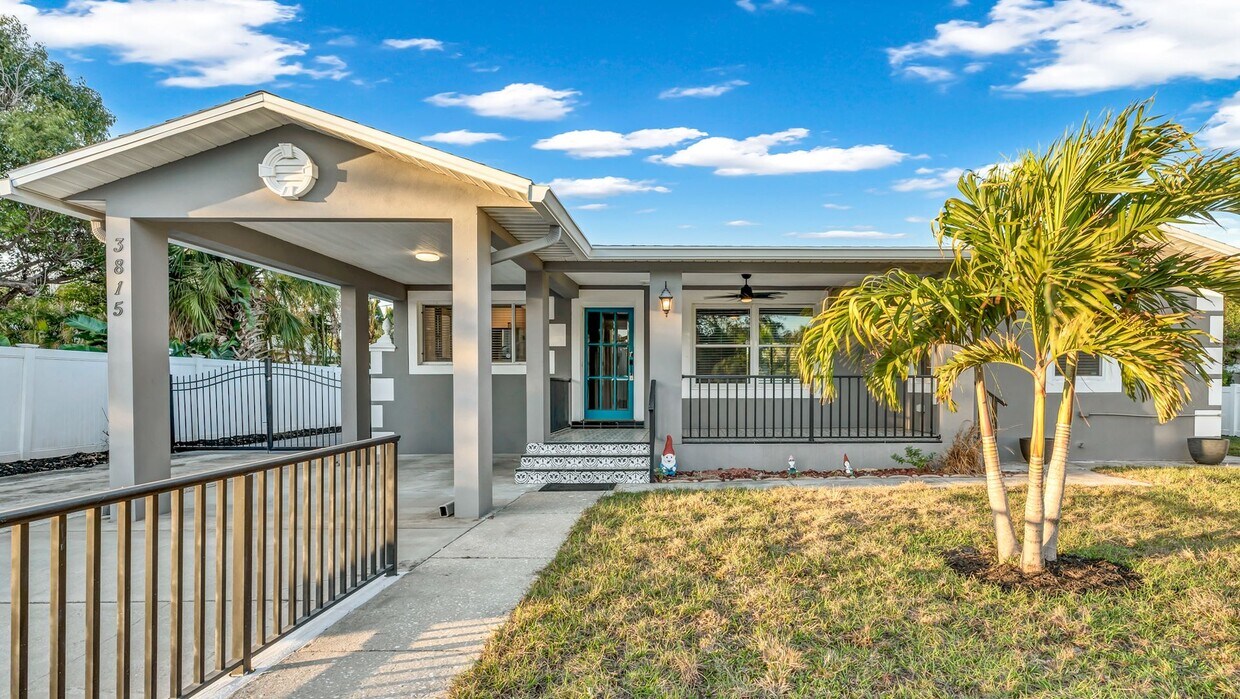 Primary Photo - Beautiful S. Tampa 3BR/2BA remodeled home ...