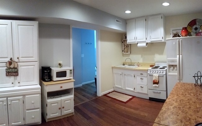 Building Photo - 6755 Boyer Dr