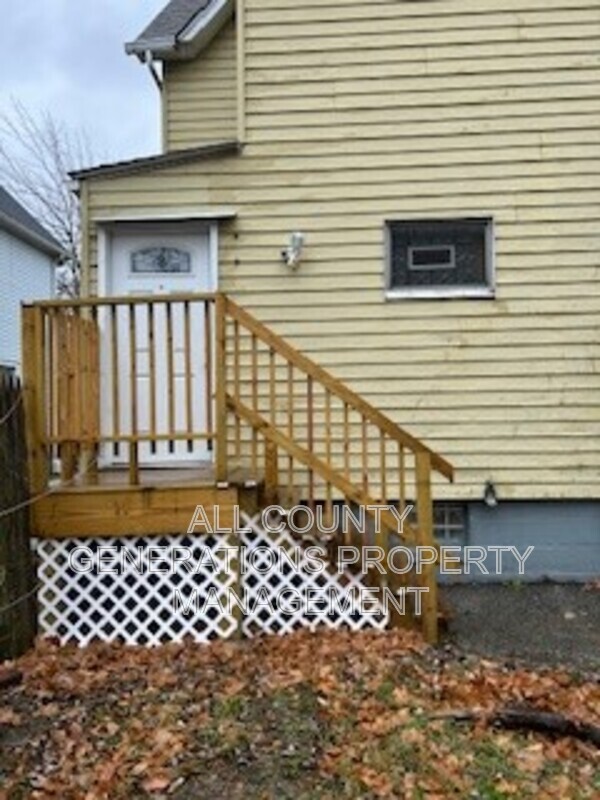 Building Photo - 844 E 154th St