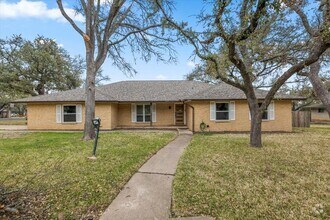 Building Photo - 9005 Balcones Club Dr