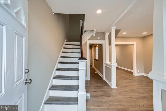Building Photo - 2438 Druid Park Dr