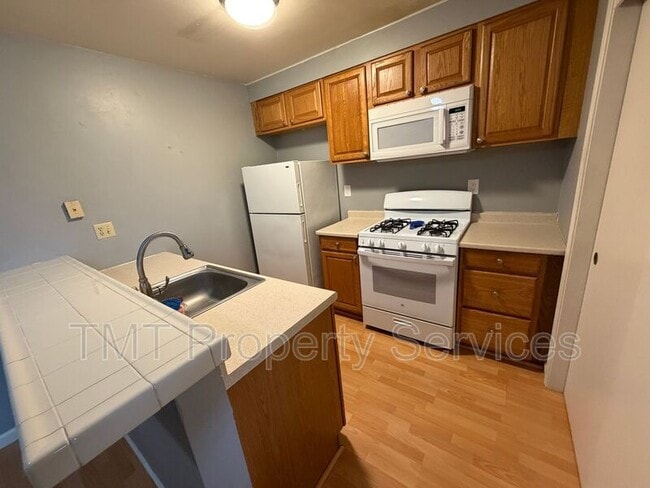 Building Photo - 8963 El Mirador Dr