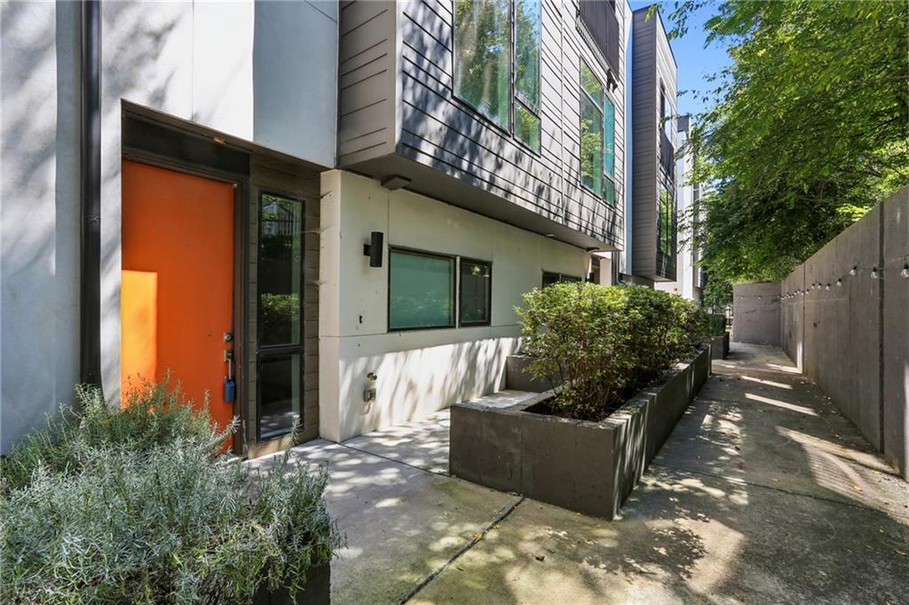 Primary Photo - 1153 Reynolds Square Ln