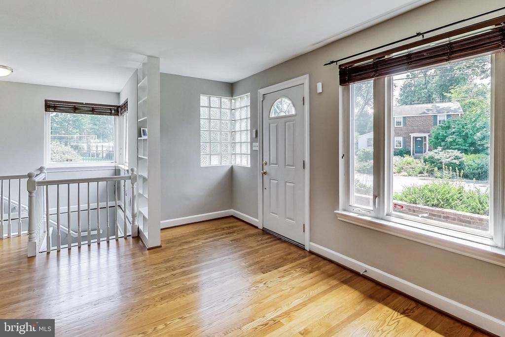 Foto principal - 8617 Lynbrook Dr