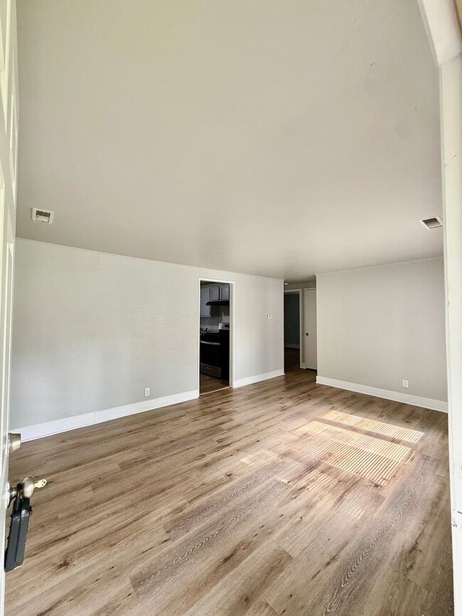 Building Photo - 4341 Elm Ave