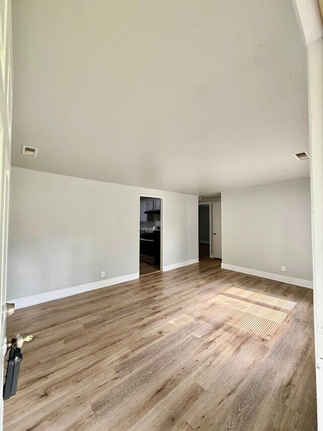 Foto del edificio - 4341 Elm Ave