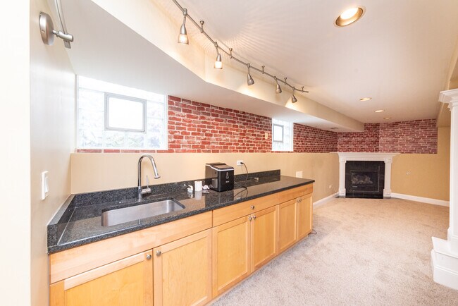 Foto del edificio - 4330 N Ridgeway Ave