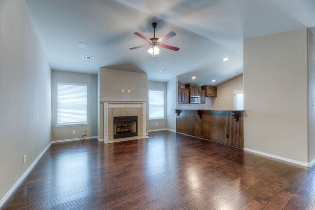 Building Photo - FOR LEASE | Jenks Home | 4 Bed, 2.5 Bath $...