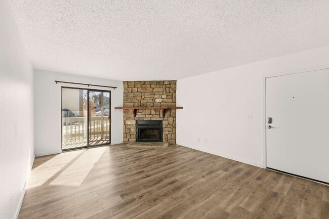 Foto del edificio - Light and Bright 2-Bed 2-Bath Home Available Immediately!