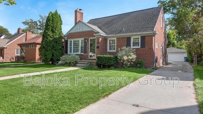 Foto del edificio - 2626 Windemere Rd