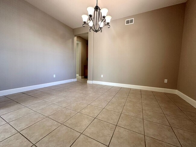 Foto del edificio - Gorgeous 4 bed, 3 bath + huge Bonus room i...