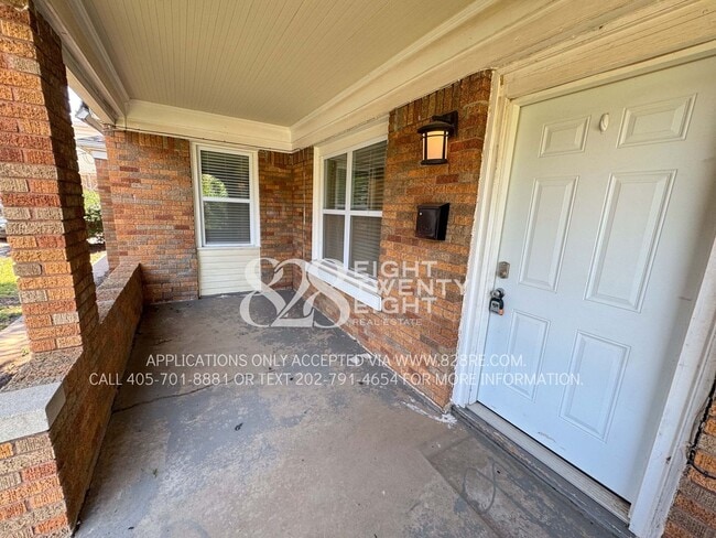 Building Photo - Updated 2 Bed/1.5 Bath Historic Property L...