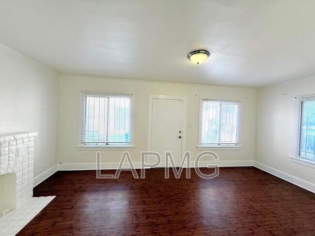 Foto del edificio - 2316 1/2 E. 3rd Street