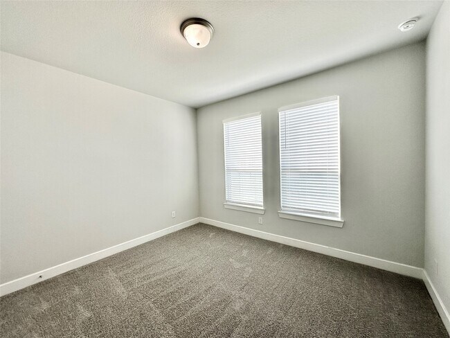 Foto del edificio - 9218 Rocking Plain Ln