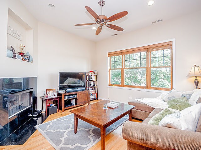 Foto del edificio - 2742 N Wolcott Ave