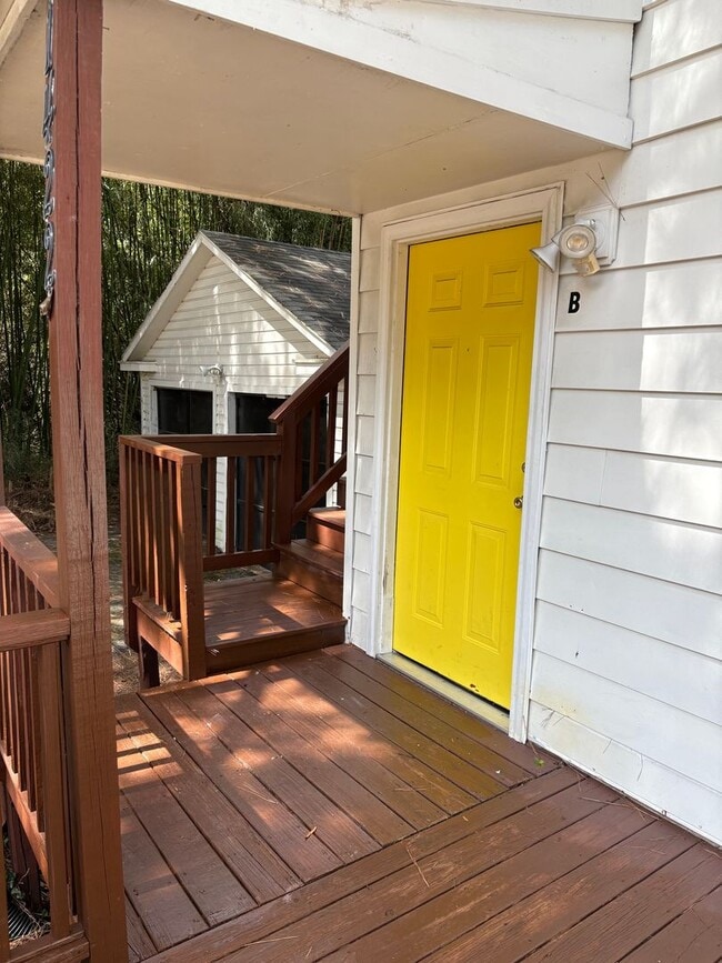 Foto del edificio - Spacious Renovated Lakewood Duplex! Walk t...