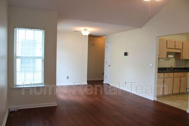 Foto del edificio - 132 Bluelake Blvd