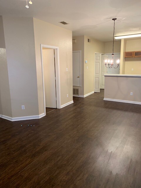 Building Photo - 3003 Whisper Oaks Ln