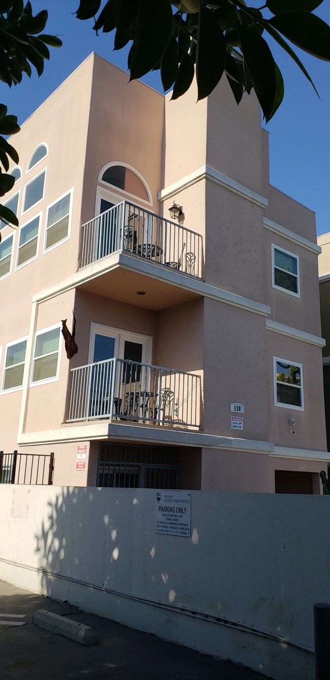 119 Anchorage St Unit 1 Marina Del Rey Ca 90292 Condo For Rent Building Photo 119 Anchorage St