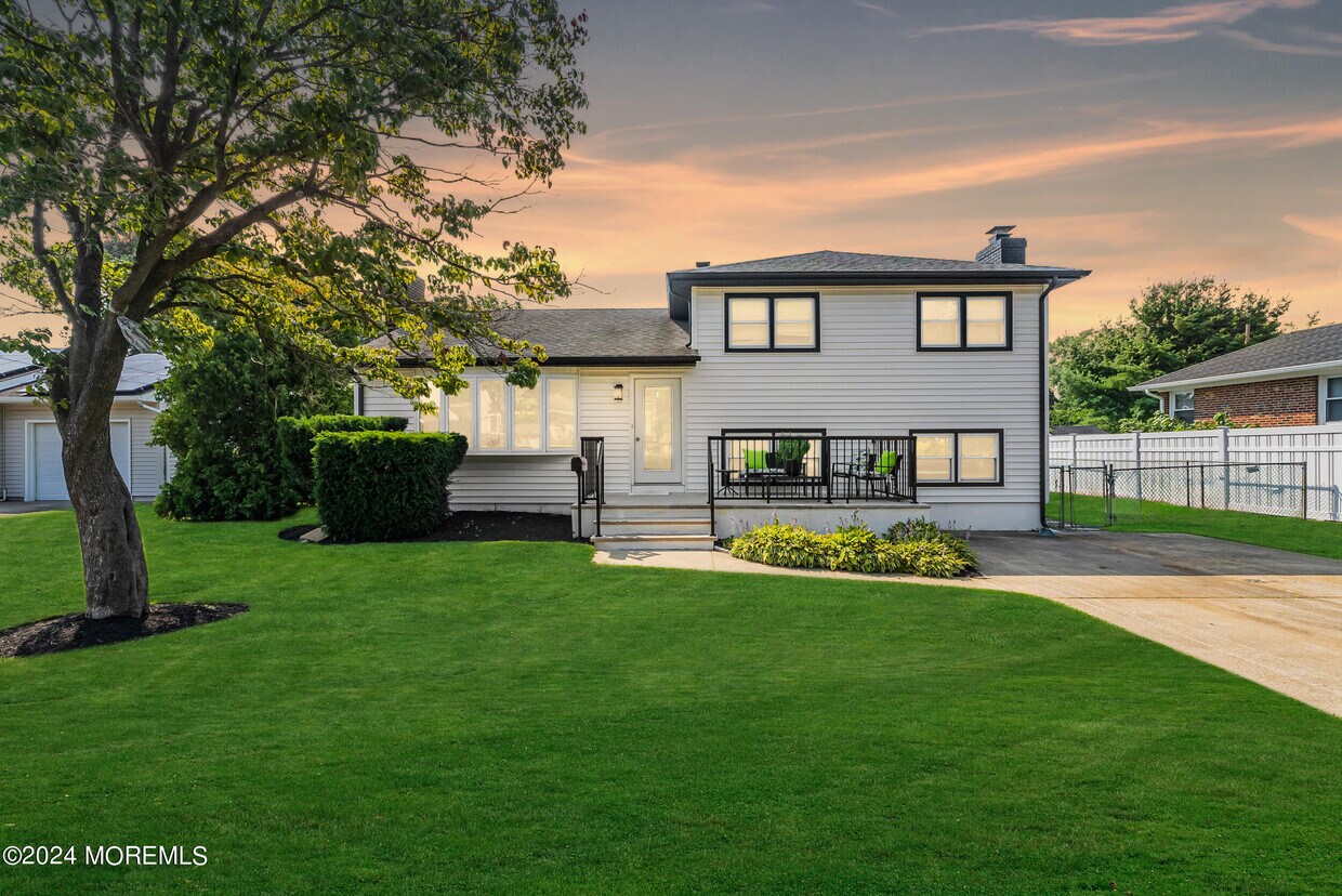 Primary Photo - 19 Bampton Pl