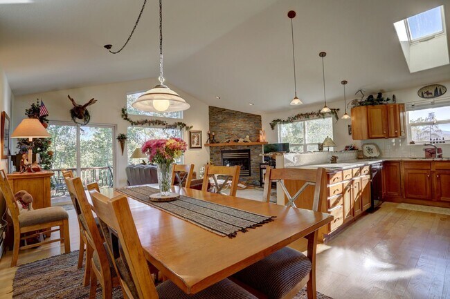 Foto del edificio - WINTER SEASON RENTAL 4BDR 3BA WILDERNEST NOV 1 2026 TO APRIL 30 2027