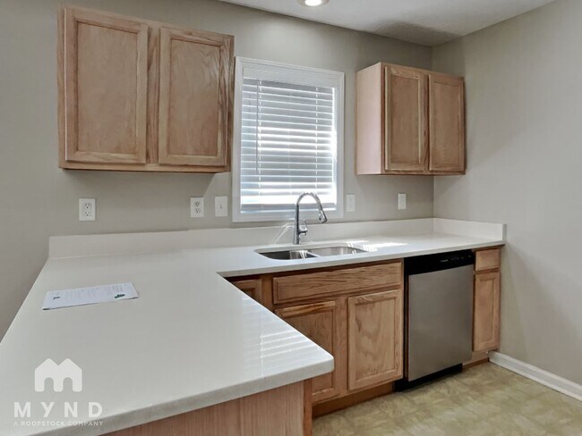 Foto del edificio - 40 Strawberry Hill Ln