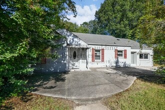 Building Photo - 1802 W Friendly Ave