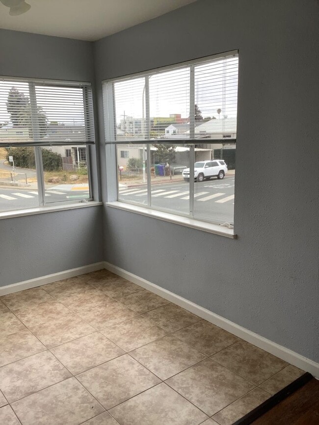 Photo - (211): 105-109 Marina Way South Apartment